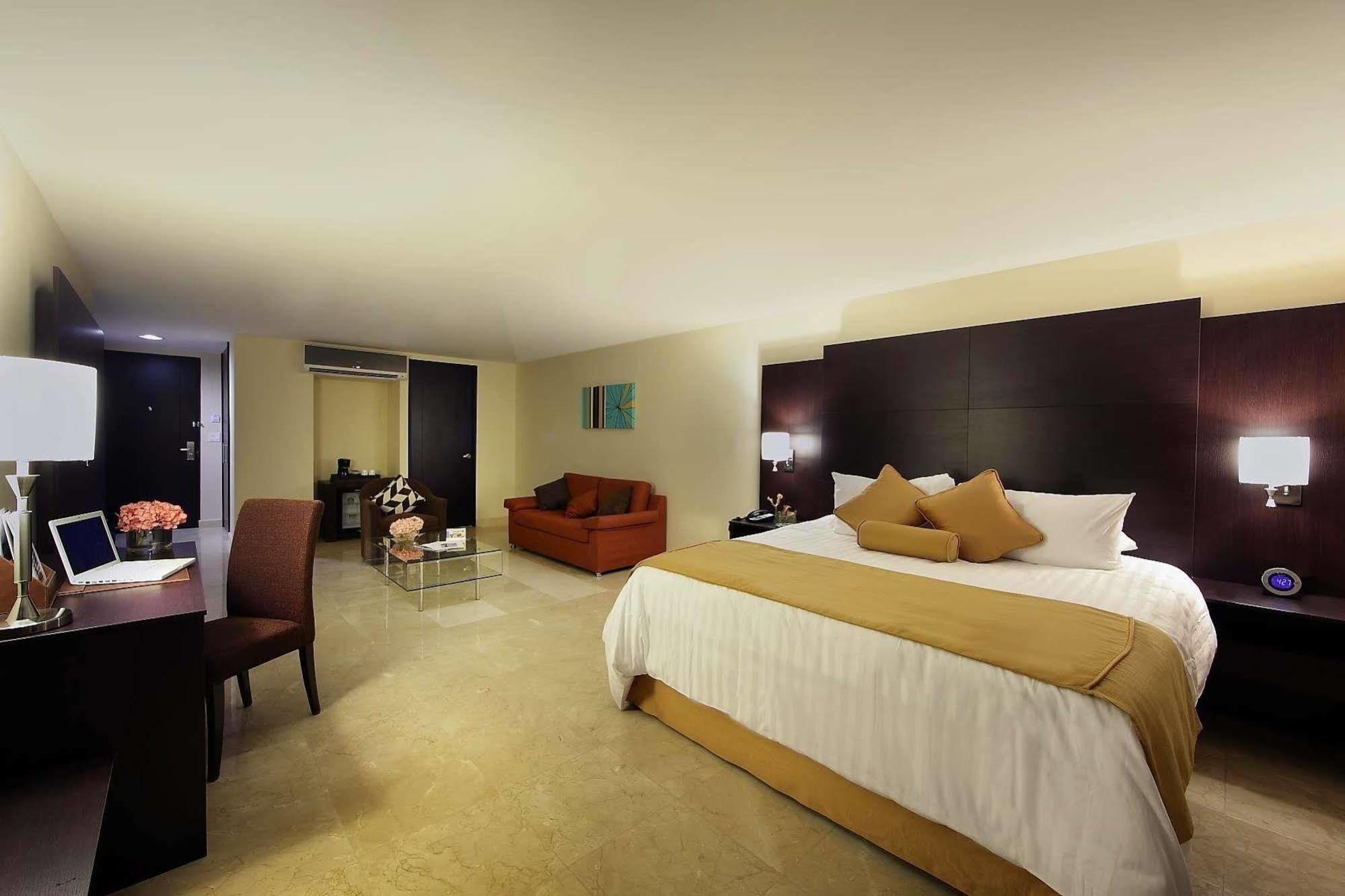 Wyndham Garden Panama City Exterior photo